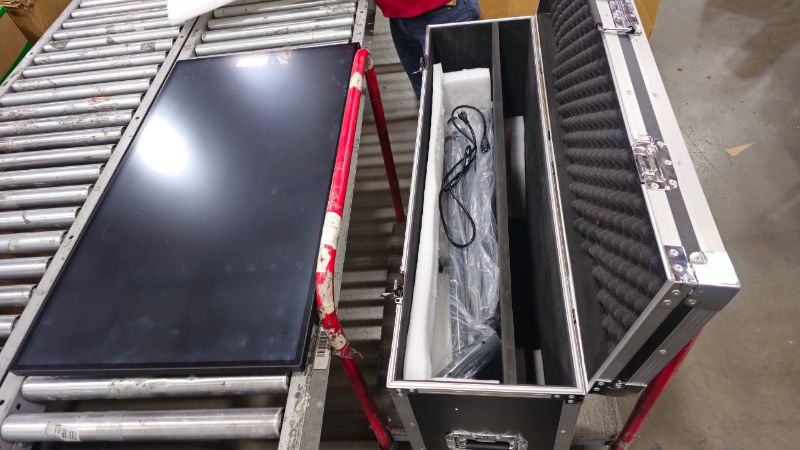 Photo 1 of ***TRUCK/TRAILER PICKUP ONLY***
MWE Mobile Digital Signage Display 43in with Flight Case,Portable UHD Touchscreen Advertising Display Kiosk for Video Photo Booth Stand by Series Screen Mirroring (Touch Screen, Metallic, 43in)