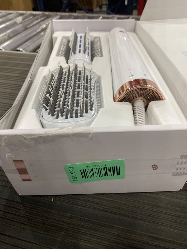 Photo 1 of "T3 AireBrush Duo Interchangeable Hot Air Blow Dry Brush with Two Attachments ? Includes 15 Heat and Speed Combinations, T3 IonFlow Technology, Volume Booster Switch, Lock-in Cool Shot"