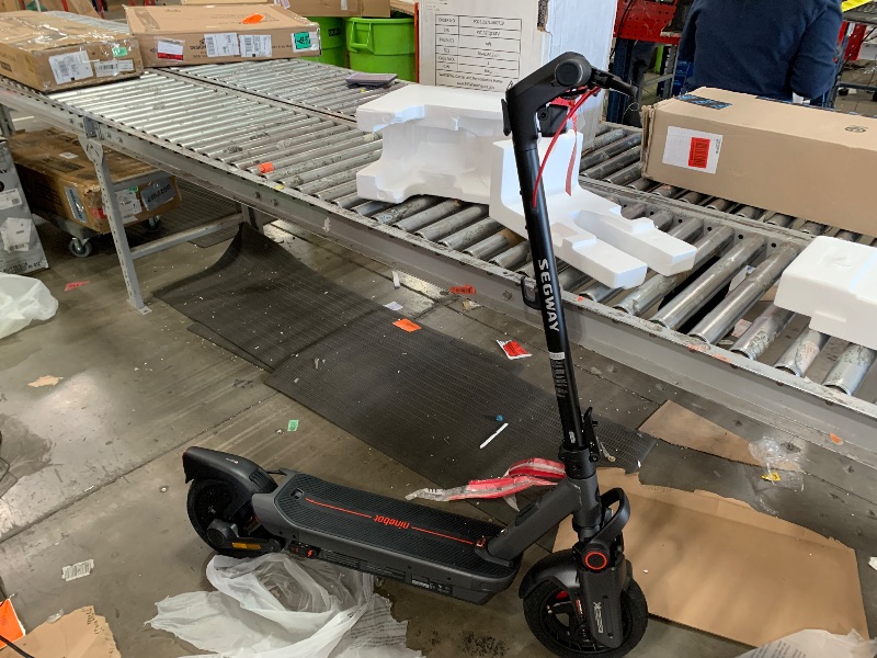 Photo 1 of **PARTS ONLY/ SEE NOTES** Segway Ninebot Max G3 Electric Scooter, 28 mph Top Speed w/ 50 Miles Max Range, 2000W Peak Motor, Dual Hydraulic Suspension, Fast Charging Scooter for Adults and Teens, UL-2272 2271 Certified