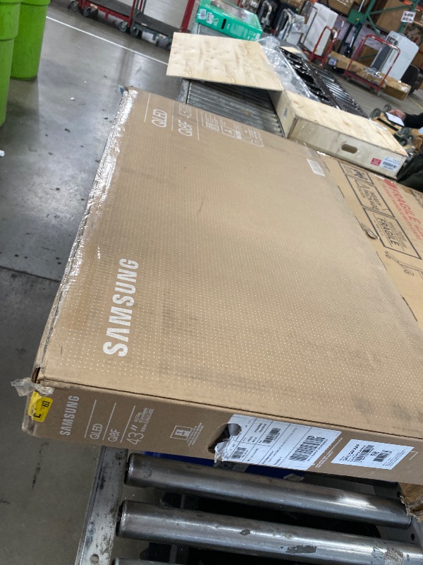 Photo 1 of ***********HAS SOME DEAD PIXELS IN THE MIDDLE OF THE SCREEN*******************
Samsung 43-Inch Class QLED Q8F 4K UHD Smart TV (2025 Model) Q4 AI Processor, 100% Color Volume with Quantum Dot, AirSlim Design, Endless Free Content, Samsung Vision AI, Alexa