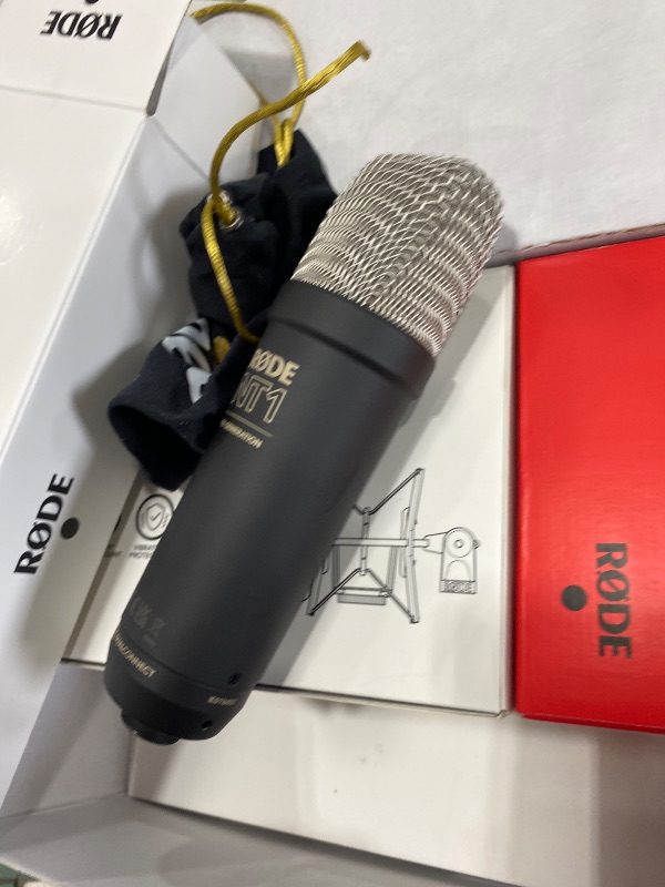 Photo 1 of ** FOR PARTS ONLY ** RØDE NT1 5th Generation Large-diaphragm Studio Condenser Microphone with XLR and USB Outputs, Shock Mount and Pop Filter for Music Production, Vocal Recording and Podcasting (Black)