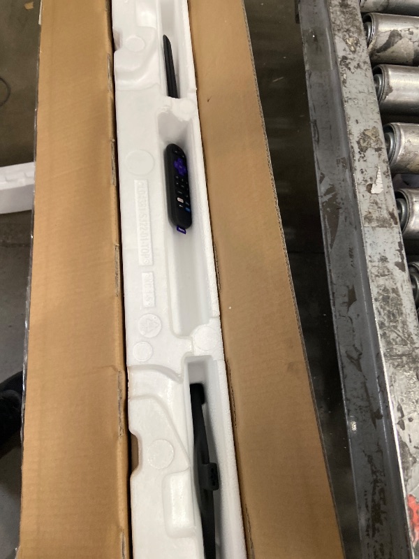 Photo 1 of *not working * Roku Smart TV 2025 – 43-Inch Select Series, 4K HDR TV – RokuTV with Enhanced Voice Remote – Flat Screen LED Television with Wi-Fi for Streaming Live Local News, Sports, Family Entertainment