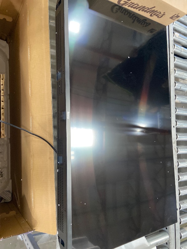 Photo 1 of *not working * Roku Smart TV 2025 – 43-Inch Select Series, 4K HDR TV – RokuTV with Enhanced Voice Remote – Flat Screen LED Television with Wi-Fi for Streaming Live Local News, Sports, Family Entertainment