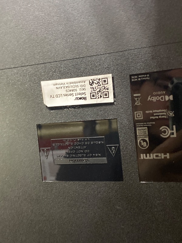 Photo 1 of *broken does not work* Roku Smart TV 2025 – 50-Inch Select Series, 4K HDR TV – RokuTV with Enhanced Voice Remote – Flat Screen LED Television with Wi-Fi for Streaming Live Local News, Sports, Family Entertainment