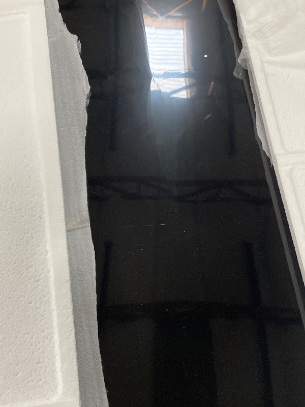 Photo 1 of (Screen majoraly Broken) Samsung 50-Inch Class QLED Q7F Series Samsung Vision AI Smart TV (2025 Model, 50Q7F) Quantum HDR, Object Tracking Sound Lite, Q4 AI Gen1 Processor, 4K upscaling, Gaming Hub, Alexa Built-in