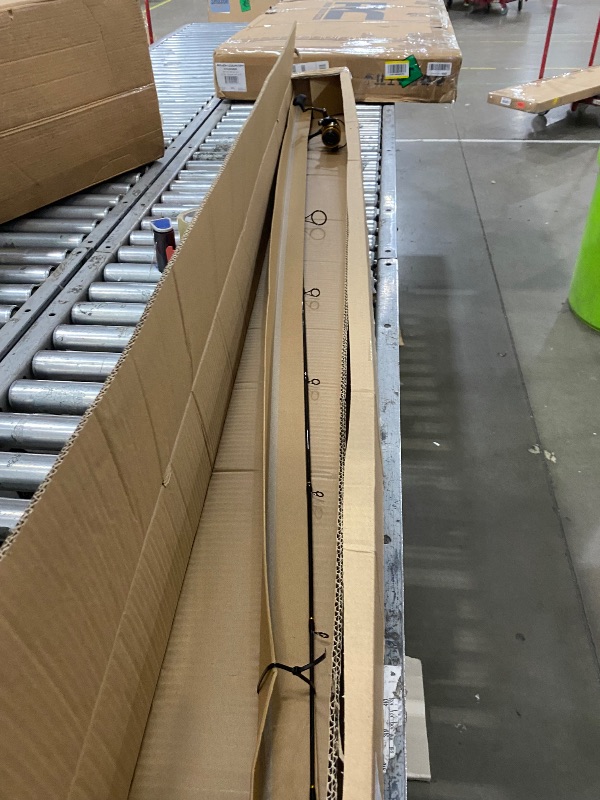 Photo 1 of ** BROKEN OFF TIP*** PENN Battle Spinning Reel and Fishing Rod Combo, Black, 4000 - 7' - Medium - 1pc