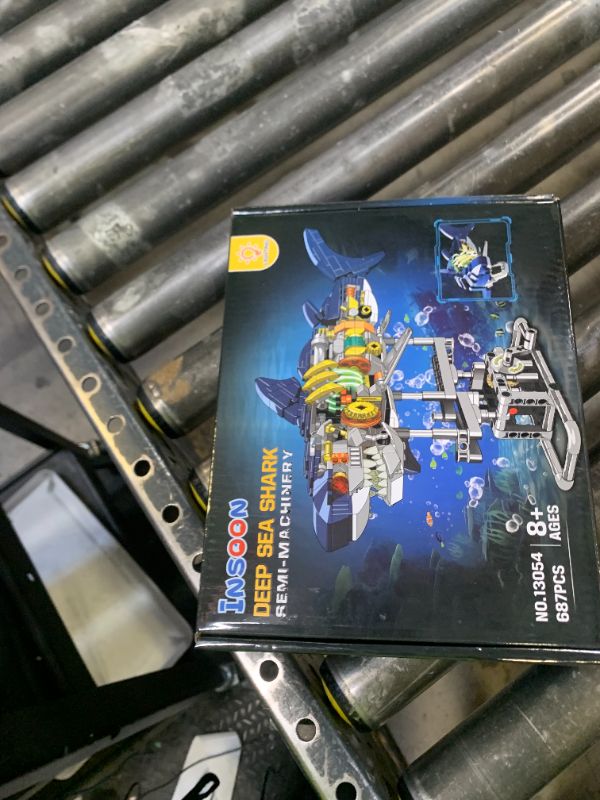 Photo 1 of INSOON Mechanical Shark Building Set