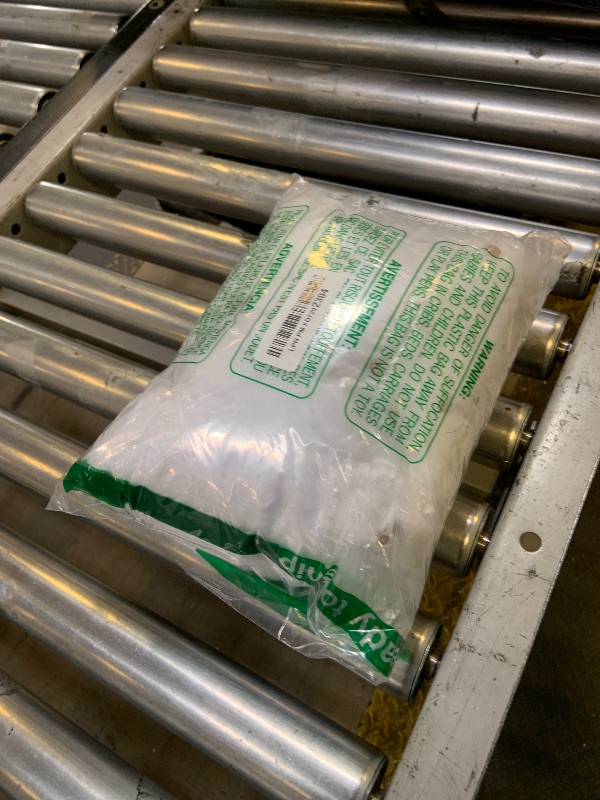 Photo 1 of 1000 sqft Spider Webs Halloween Decorations Bonus with 30 Fake Spiders, Super Stretch Cobwebs for Halloween Indoor and Outdoor Party Supplies