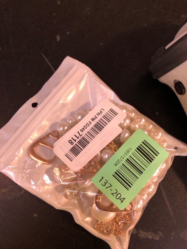 Photo 1 of 18Pcs Bling Shoe Charms Gold Rhinestone Butterfly Flower Jewelry Shoes Accessories Pearl Chain Shoe Charms Women Luxury Jewelry Clog Shoes Accessories for Party Favor Birthday Present