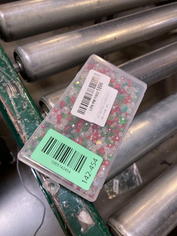 Photo 1 of 1000pcs Christmas Glass Beads for Jewelry Making Assorted Crystal Beads for DIY Crafts Bracelets Necklaces Earrings and Christmas Decorations Ornament Kits?Red Green White?