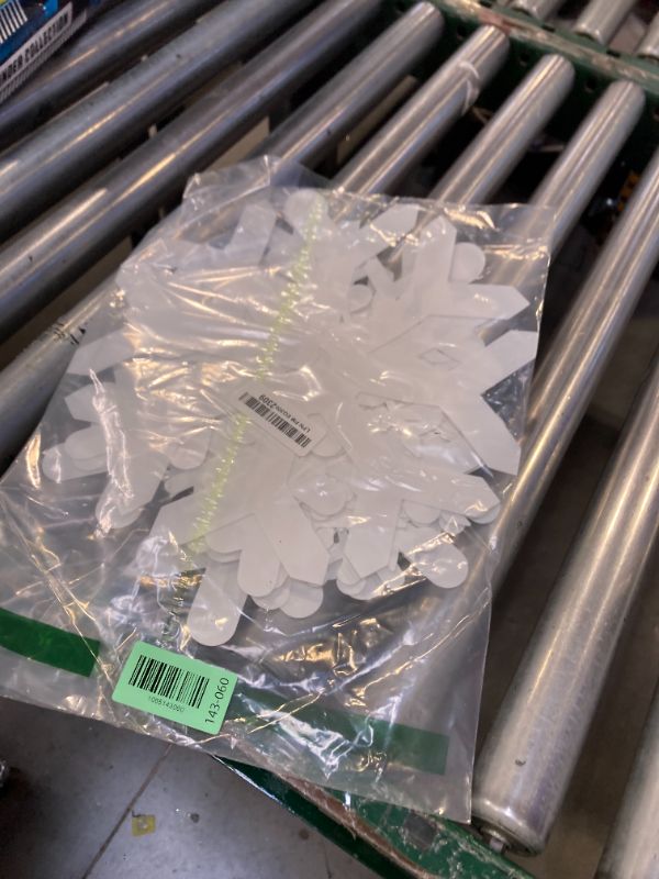 Photo 1 of 30 pcs Snowflakes Ornaments Decorations, Large Snowflakes Ornament Winter Hanging Decorations 8 Styles Plastic Glitter White Snowflakes Indoor Outdoor Christmas Tree Window Room Holiday Yard Decor