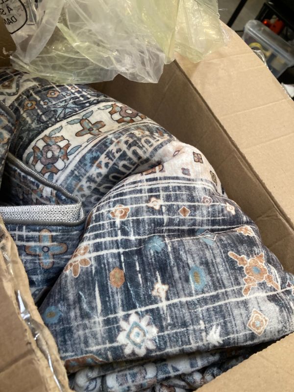 Photo 1 of 8x10ft Washable are rug Grey