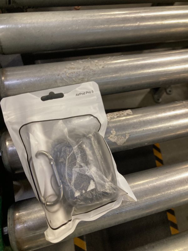 Photo 1 of Airpod pro 3 hard case