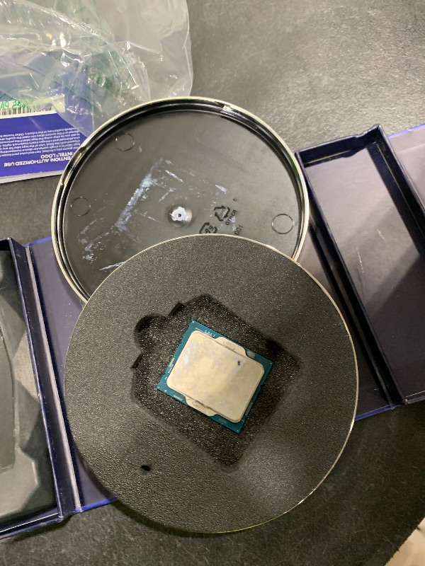 Photo 1 of Intel 8700k Desktop Processor 24 cores (8 P-cores + 16 E-cores) 36M Cache, up to 5.8 GHz