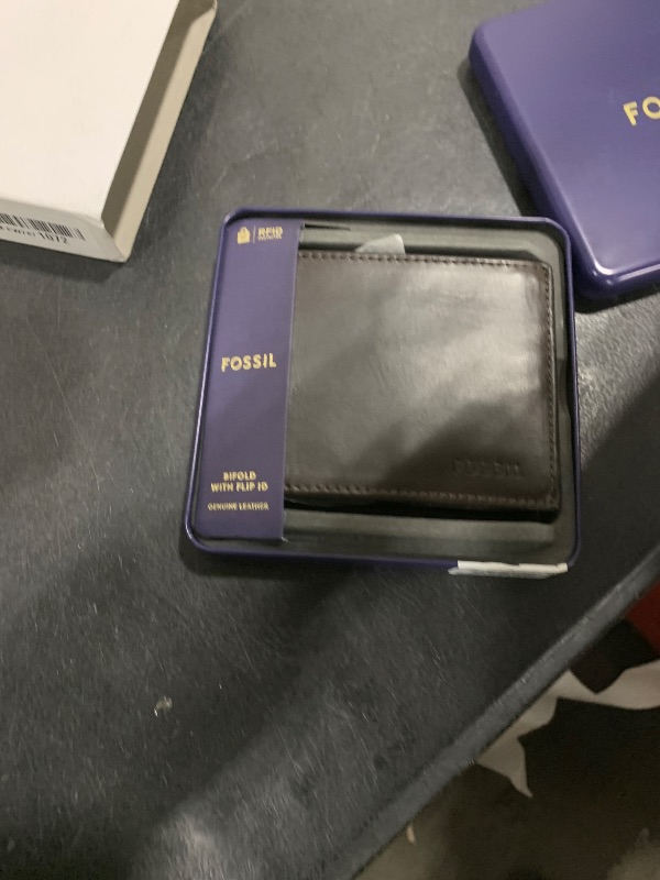 Photo 1 of Fossil Men's Derrick Leather RFID-Blocking Bifold with Flip ID Wallet, Dark Brown, (Model: ML3681201)