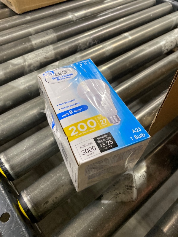 Photo 1 of
Great Value 18YR A19 LED Bulb, 13-Watt (100W Equivalent) E26 Base, Dimmable, Daylight, 4-Pack