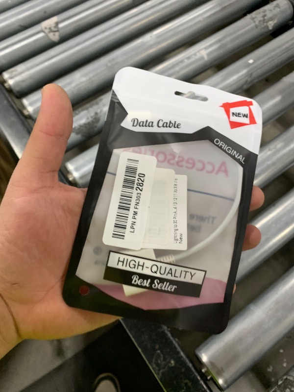 Photo 1 of [Apple MFi Certified] Lightning to 30 Pin Adapter for iPhone, 8 Pin to 30 Pin Charging and Data Transfer Converter Compatible with iPhone 14 13 12 11 Xs X 8 7 6 5 4 iPad iPod - No Audio Support(White)