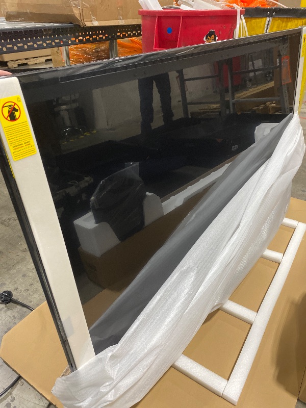 Photo 1 of Hisense 65" Class U8 Mini-LED ULED 4K UHD Google Smart TV (65U8QG, 2025 Model) - QLED, Native 165Hz, VRR 288, Up to LD5600, 5000 Nits, HDR10+, Dolby Vision IQ · Atmos, IMAX Enhanced, 4.1.2 Ch Audio