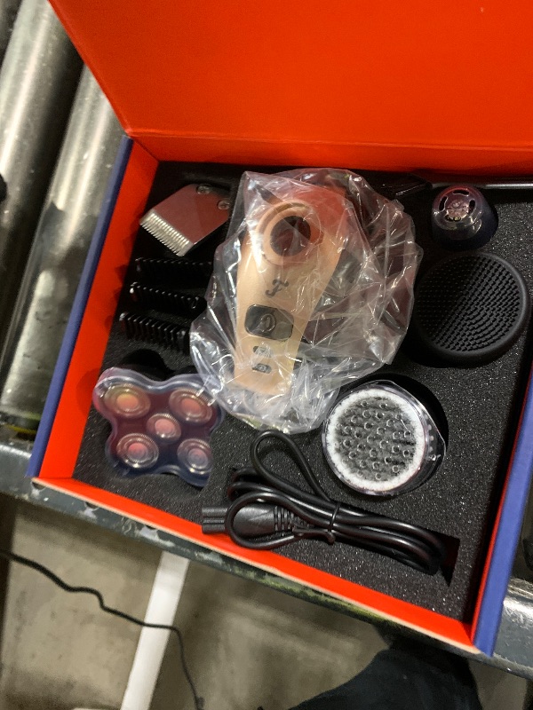 Photo 1 of mens shaving kit 