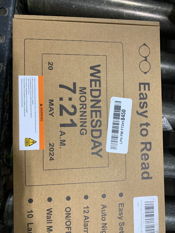 Photo 1 of digital clock 