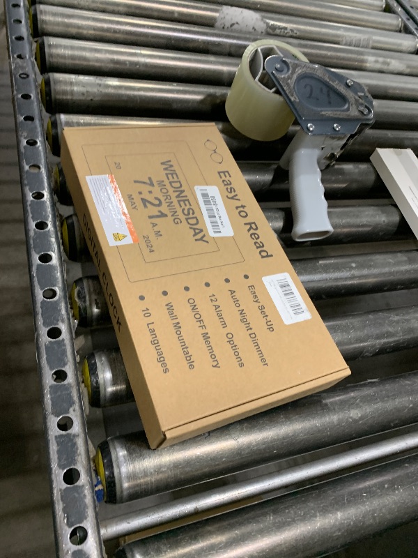 Photo 1 of digital clock 