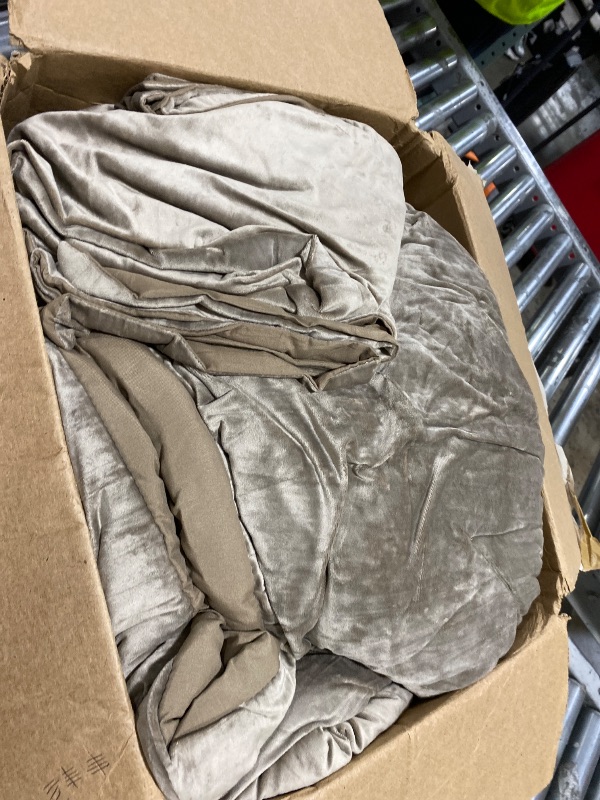 Photo 1 of BEDDING UNKNOWN SIZE