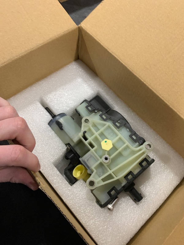 Photo 1 of Diesel Exhaust (DEF) Fluid Pump Fit for Mercedes-Benz Freightliner Sprinter 3500 2500 2010-2018,E250 GL320 GL350 ML250 ML320 ML350 R350 S350 2007-2015 Volkswagen Passat 2012-2014 Touareg 2007-2014