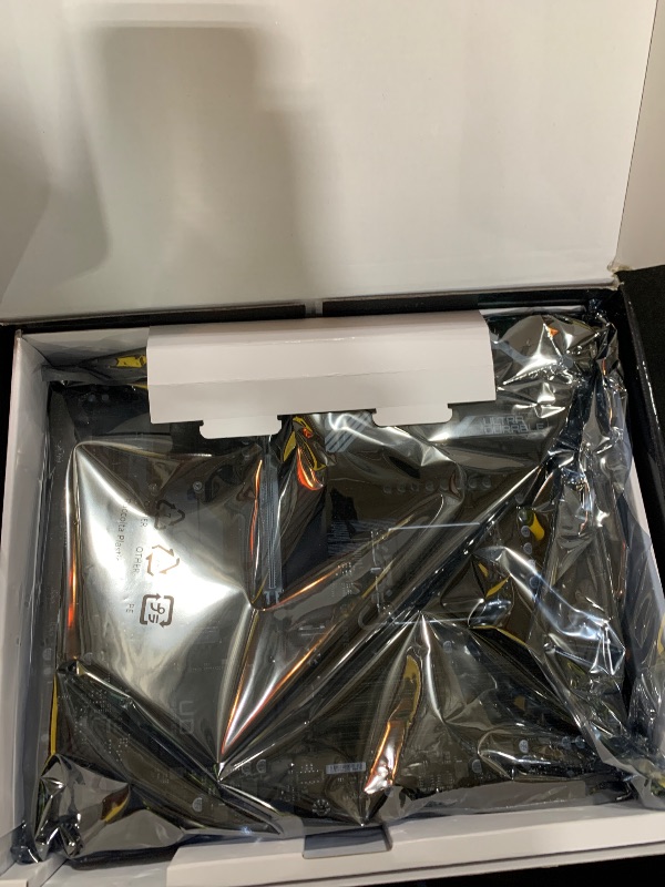 Photo 1 of GIGABYTE Z790 UD AC (LGA 1700/ Intel Z790/ ATX/ DDR5/Triple M.2/ PCIe 5.0/USB 3.2 Gen2X2 Type-C/Intel Wi-Fi/ 2.5GbE LAN/PCIe EZ-Latch/Multi-Key/Motherboard)