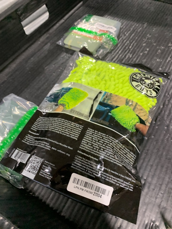 Photo 1 of Chemical Guys Chenille Premium Scratch-Free Microfiber Wash Mitt for Car Washing - 2 Pack, Lime Green, Ultra-Soft Car Wash Gloves, Swirl-Free Finish, Safe for Trucks, SUVs, Motorcycles, and More