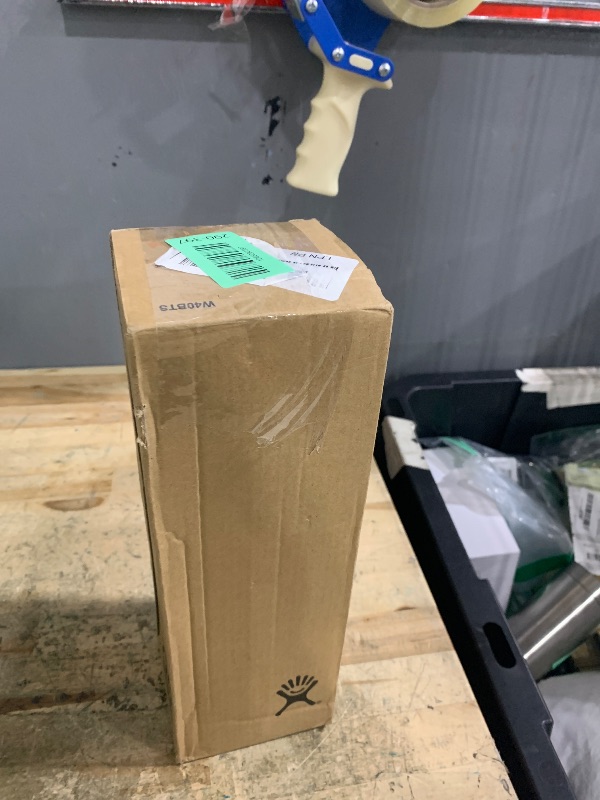 Photo 1 of ***MINOR DENT & SCRATCHES TO BOTTLE BASE*** Hydro Flask 40 Oz Wide Flex Cap Stone