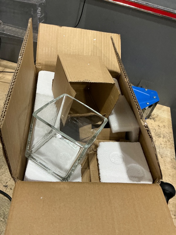 Photo 1 of  6 pcs glass vase 