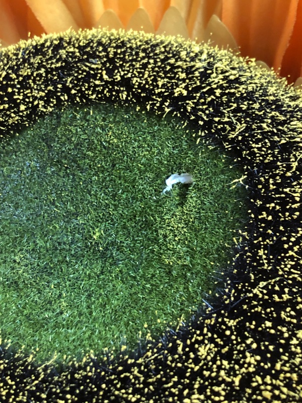 Photo 1 of ***DAMAGED - SEE NOTES/PICTURES*** YOFNIRG Sunflowers Artificial Flowers Set,5.6 Ft Giant Silk Fake Sunflower Decoration,Sunflower Decor for Rustic Wedding Backdrop,Outdoor Garden Party Photo Props,Shop Window Displays(3PCS)