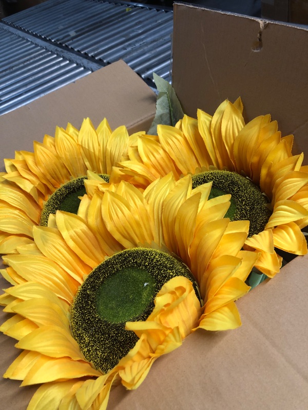 Photo 1 of ***DAMAGED - SEE NOTES/PICTURES*** YOFNIRG Sunflowers Artificial Flowers Set,5.6 Ft Giant Silk Fake Sunflower Decoration,Sunflower Decor for Rustic Wedding Backdrop,Outdoor Garden Party Photo Props,Shop Window Displays(3PCS)