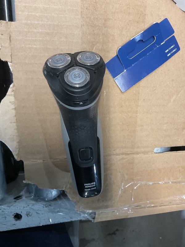 Photo 1 of ***HEAVILY USED SEE PHOTO***Philips Norelco Shaver 2400 Series, Wet and Dry Electric Shaver, Pop-up Trimmer, P-Cap, Deep Black, Model X3001/90