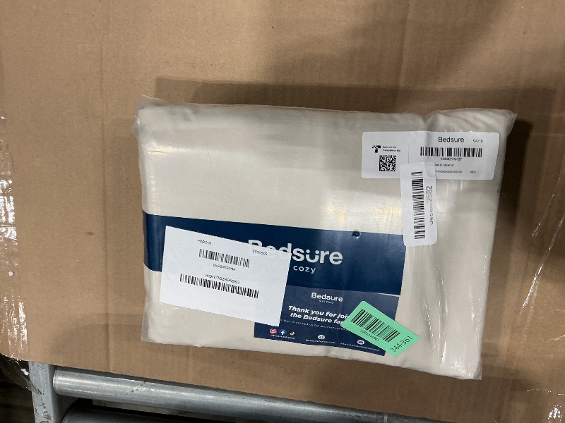 Photo 1 of ***DUVET SHEET*** Bedsure Queen Sheet Set - 4 Pieces Soft Queen Size Sheets - Breathable & Cooling - Hotel Luxury - Easy Care Polyester Microfiber Bedding for Women, Men, Bright White