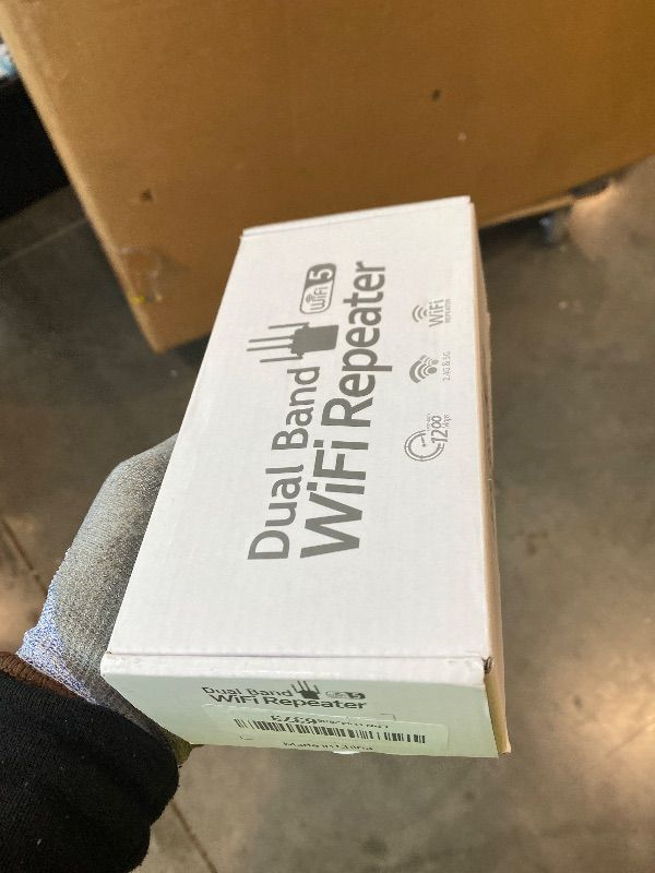 Photo 1 of *USED*
WiFi Extender, WiFi Extender Signal Booster Dual-Band(5.8G&2.4G) Wireless Repeater Coverage to 12880 sq. ft & 105 Devices, 1-Tap Setup, Supports Ethernet Port, Faster Speed