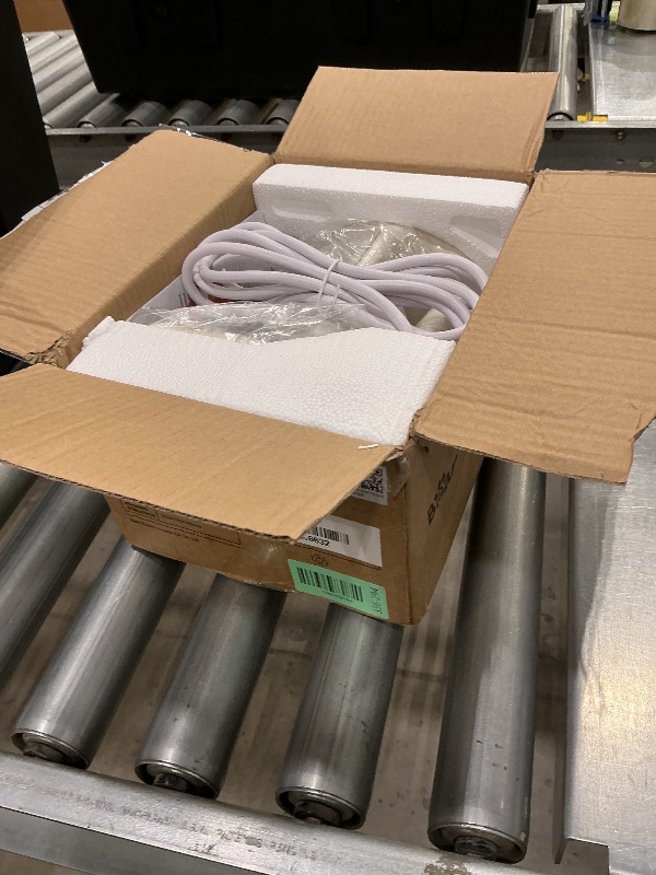 Photo 1 of ** USED** Bear Steamer for Clothes, Handheld Clothes Steamer,1300W Strong Power Garment Steamer with 230ml Tank,Fast Heat-up, Auto-Off, Steam Iron Fabric Wrinkle Remover with Brush for Home and Travel