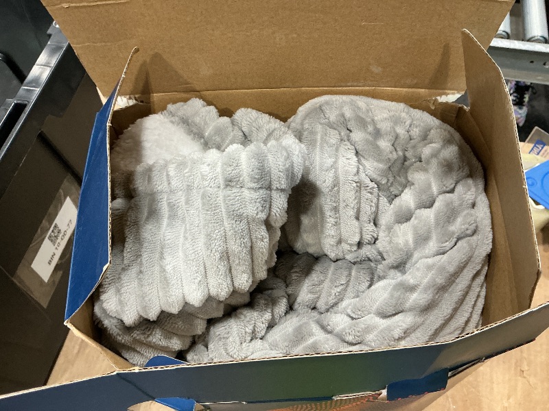 Photo 1 of *Missing peices/ controller* Bedsure GentleSoft Electric Blanket Twin - Soft Ribbed Flannel Heated Blanket, Heating with 10 Time Settings, 6 Heat Settings, and 8 hrs Timer Auto Shut Off, Gifts for Grandma (62"x84", Light Grey)