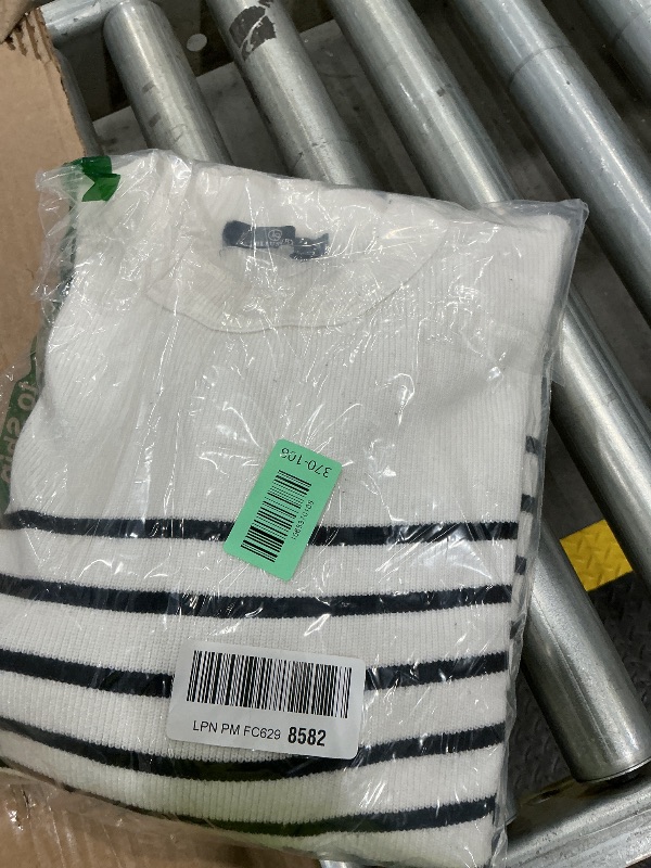 Photo 1 of ***VERY USED*** LILLUSORY Oversized Sweaters for Women 2025 Fall Fashion Outfits Trendy Crewneck Knit Cute Lightweight Sweater Pullover Tops Long Sleeve Shirts Winter Clothes StripeWhite M