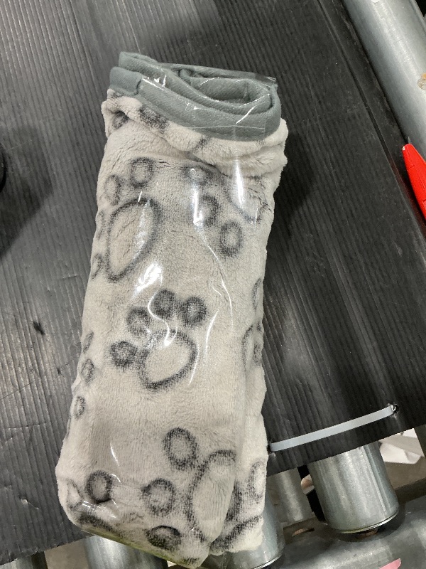 Photo 1 of **MINOR DAMAGE - USED**
Luciphia Premium Soft Dog Blanket for Small Medium Large Dogs Washable 300GSM Fluffy Warm Fleece Puppy Cat Paw Print Pet Flannel Grey Paw M(30"x20")