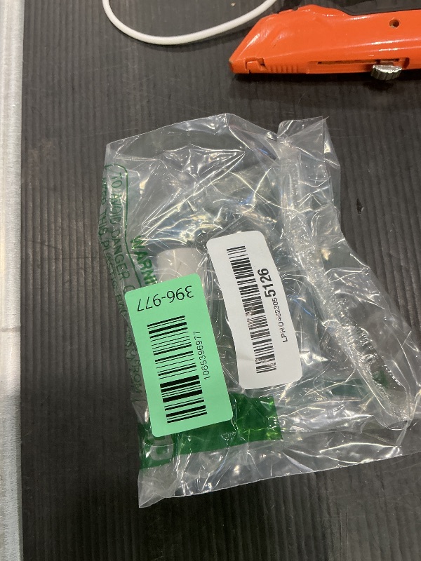 Photo 1 of *Damaged item/ Look at picture* e.l.f. Camo Liquid Bronzer & Contour, Silky Highly Pigmented Formula, Creates a Long-Lasting Bronzed Glow & Natural Look, Vegan & Cruelty-Free, 3 Light