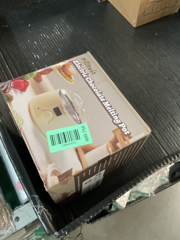 Photo 1 of ******* Parts Only****** Lid is Broken******Chocolate Melting Pot, Electric Candy Melter with 2 Non-Stick Silicone Bowls, Digital Display for Real-Time Temperature Control, Fondue Warmer Set for Dipping Chocolate, Cheese, Candy & Cake Pop