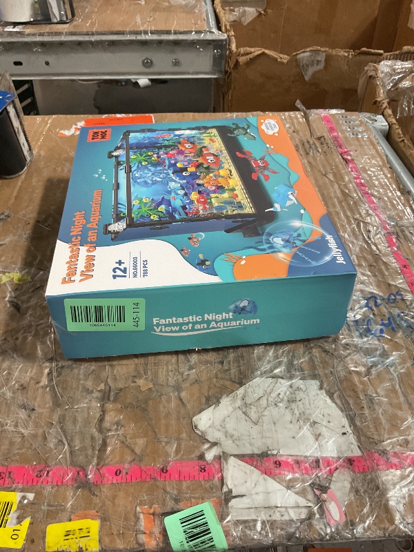 Photo 1 of ***MISSING PARTS***
Jorumo Fish Tank Building Block, Lighting Aquarium Building Sets for Adults and Kids Including Ocean Jellyfish, Dolphin, Turtle, Crab, Animal Building Toys for Boys Age 12+, 725pcs