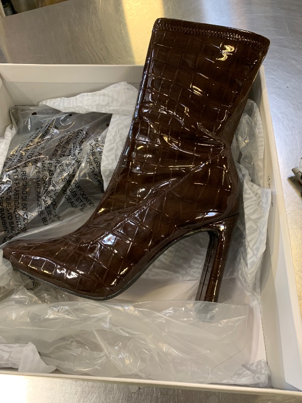 Photo 1 of Chocolate Brown, 6.5