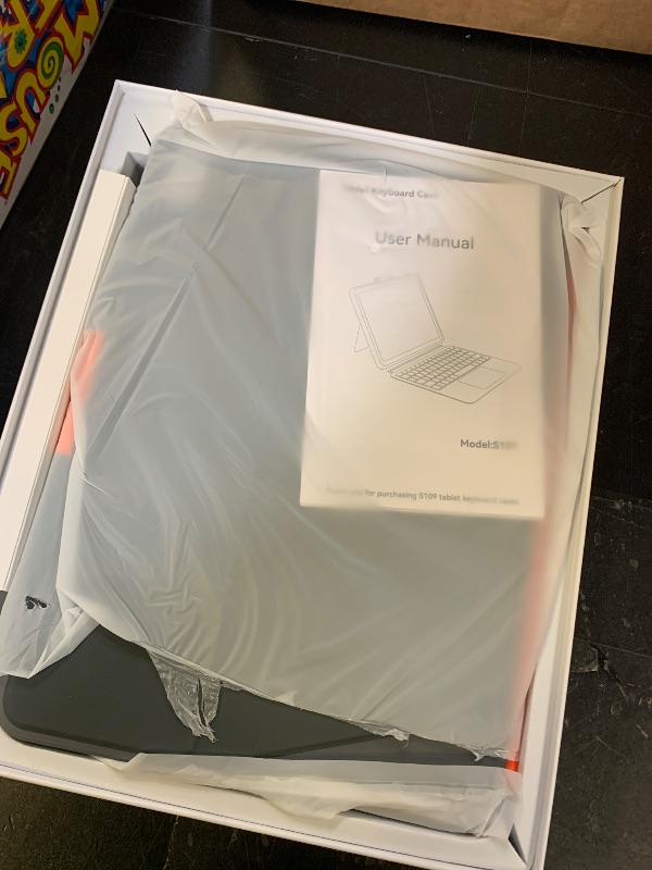 Photo 1 of Case with Keyboard for iPad 10th Generation & 11th (A16, 2025): Bluetooth Wireless Detachable Magnetic Stand Rechargeable Keyboard with Folio Slim Compact Removable Cover with Trackpad, White Backlit