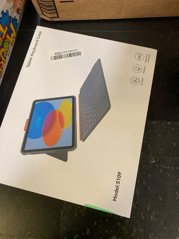 Photo 1 of Case with Keyboard for iPad 10th Generation & 11th (A16, 2025): Bluetooth Wireless Detachable Magnetic Stand Rechargeable Keyboard with Folio Slim Compact Removable Cover with Trackpad, White Backlit