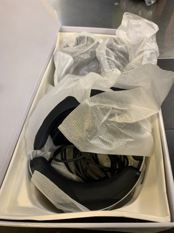 Photo 1 of PlayStation VR2 Horizon Call of The Mountain™ Bundle (PSVR2)