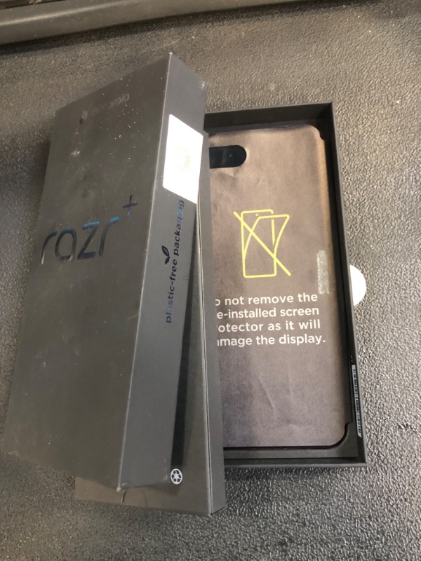 Photo 1 of Motorola Razr+ 2025 | Unlocked | Made for US 12/256GB | 50MP Camera | Hot Pink