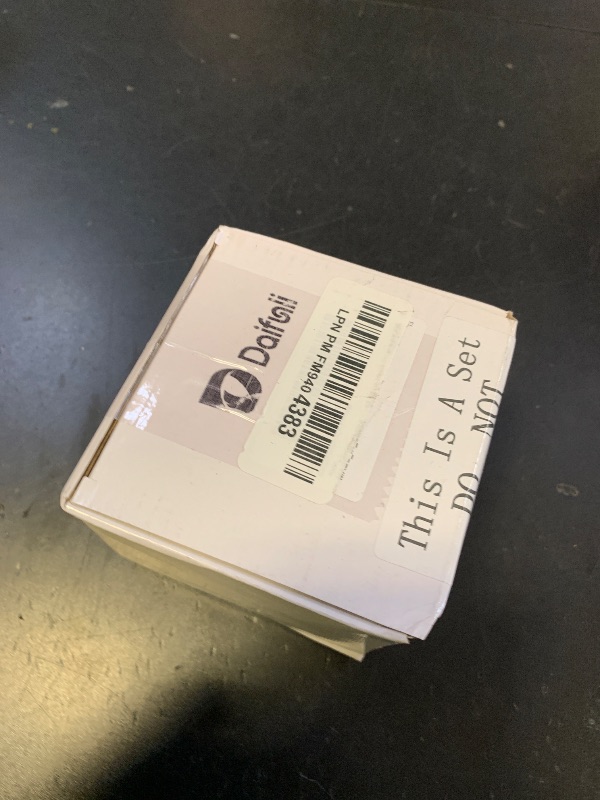 Photo 1 of 3pcs Valentines Easter St Patrick's Day Easter Mini Tree Topper Glitter Hearts Tree Topper Resin Shamrock Bunny Decorations for Holidays Festival Party Ornament Home Decoration