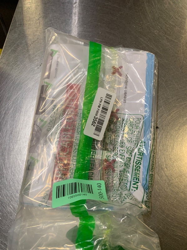 Photo 1 of 1000Pcs Snowflake Christmas Window Clings - Snowflake Christmas Window Decorations Stickers for Glass Windows Christmas Decorations Indoor Wtiner Holiday Office Bedroom Decor (10 Sheets)